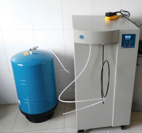 選擇超純水機(jī)時(shí)，應(yīng)該注意哪些方面呢？